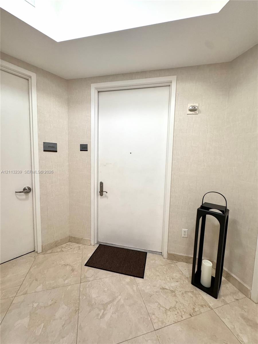 2403 2 / 3 1962 sq. ft. $ 2026-10-26 0 foto