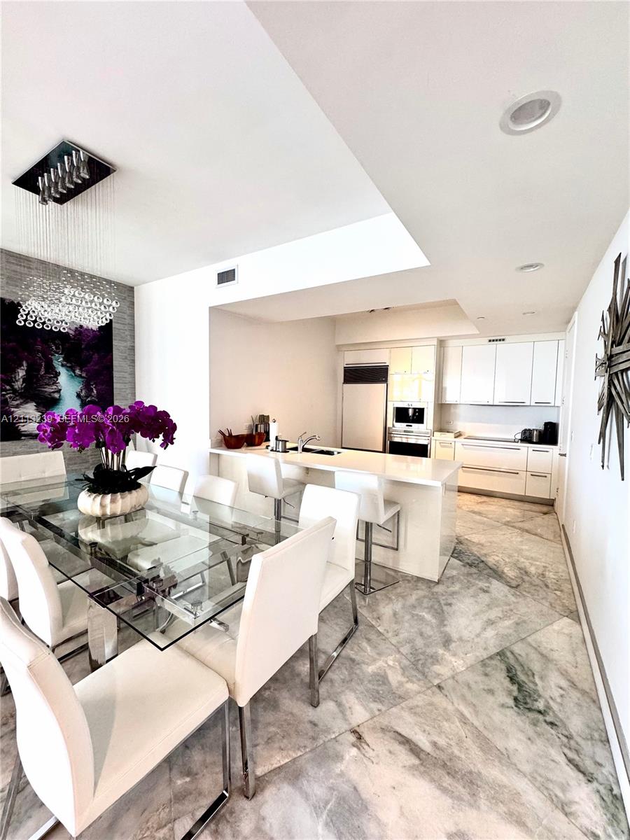 2403 2 / 3 1962 sq. ft. $ 2026-10-26 0 foto
