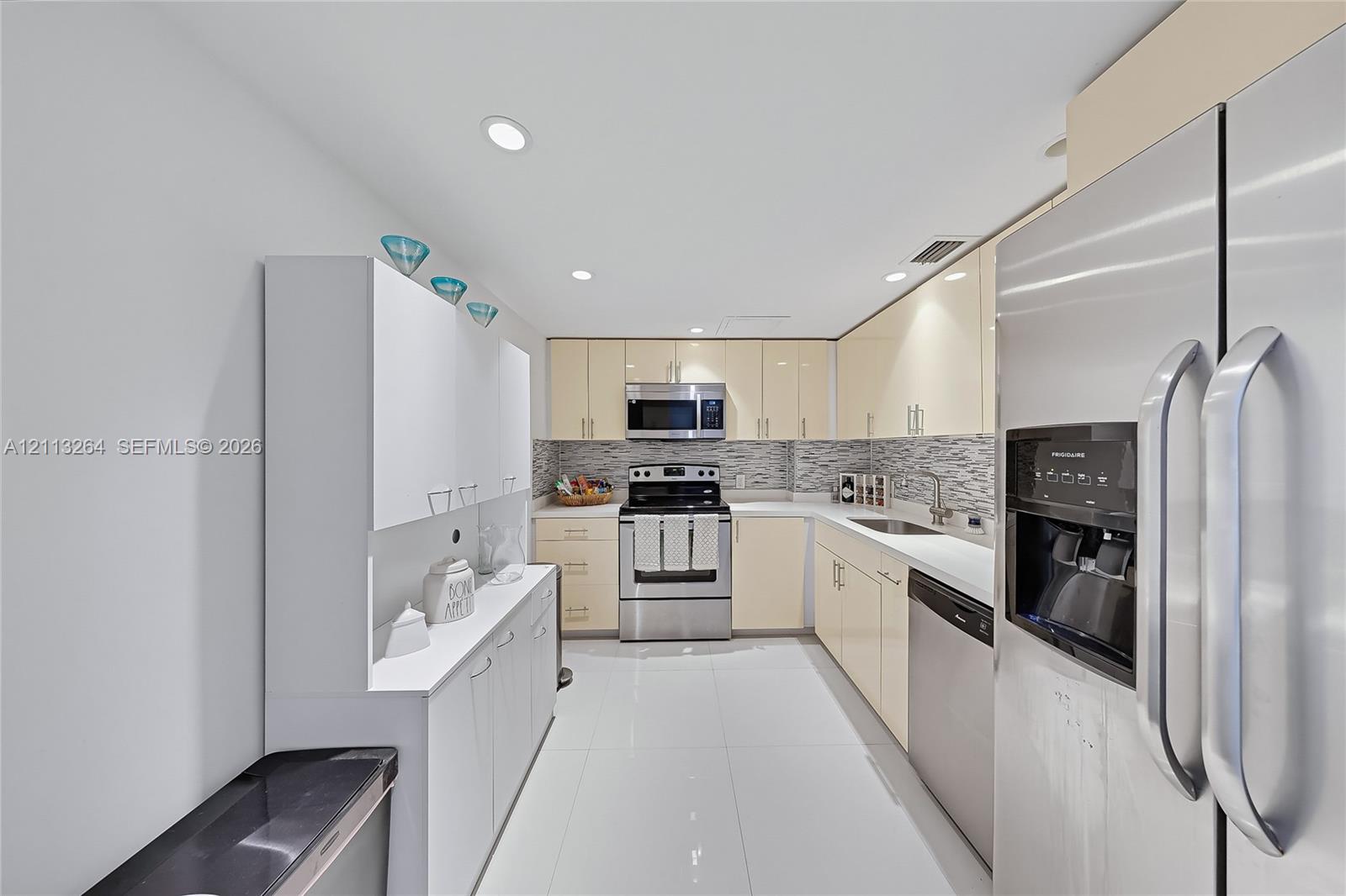 See details PH06 2 / 2 1521 sq. ft. $ 2026-10-26 0 Photo