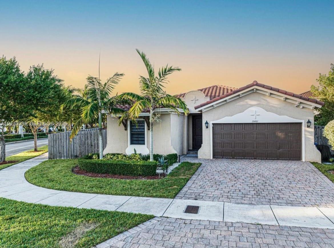 Ver detalles 15461 3 / 3 1906 sq. ft. $ 2026-10-26 0 foto