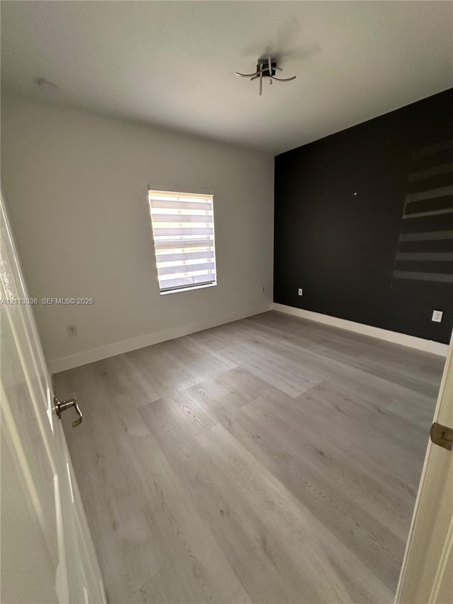 Ver detalles 15461 3 / 3 1906 sq. ft. $ 2026-10-26 0 foto