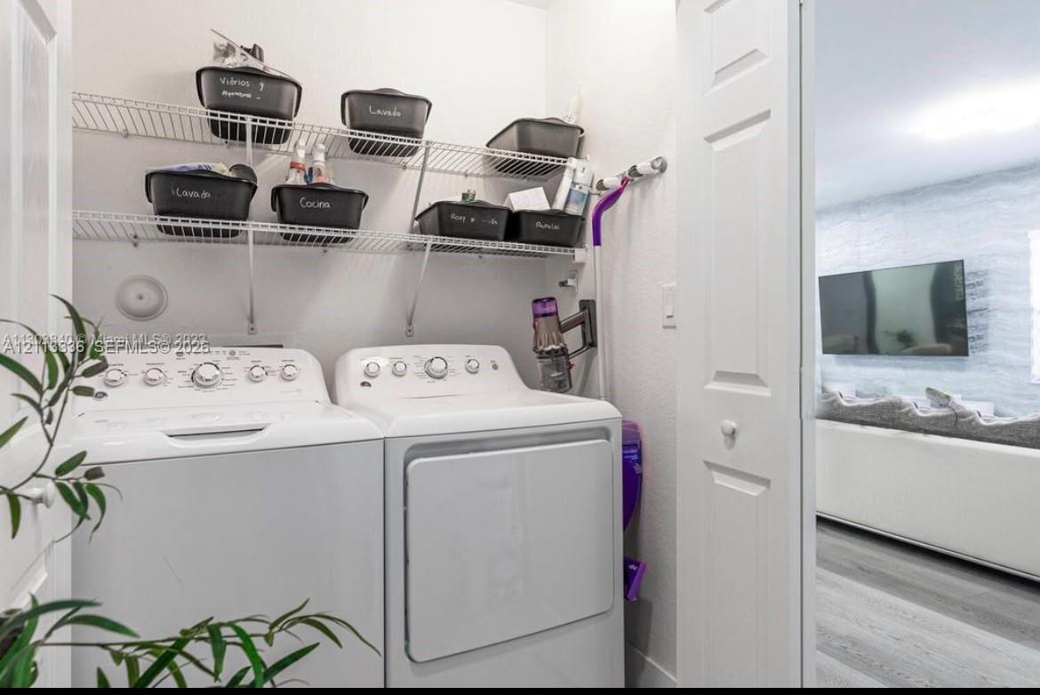 Ver detalles 15461 3 / 3 1906 sq. ft. $ 2026-10-26 0 foto