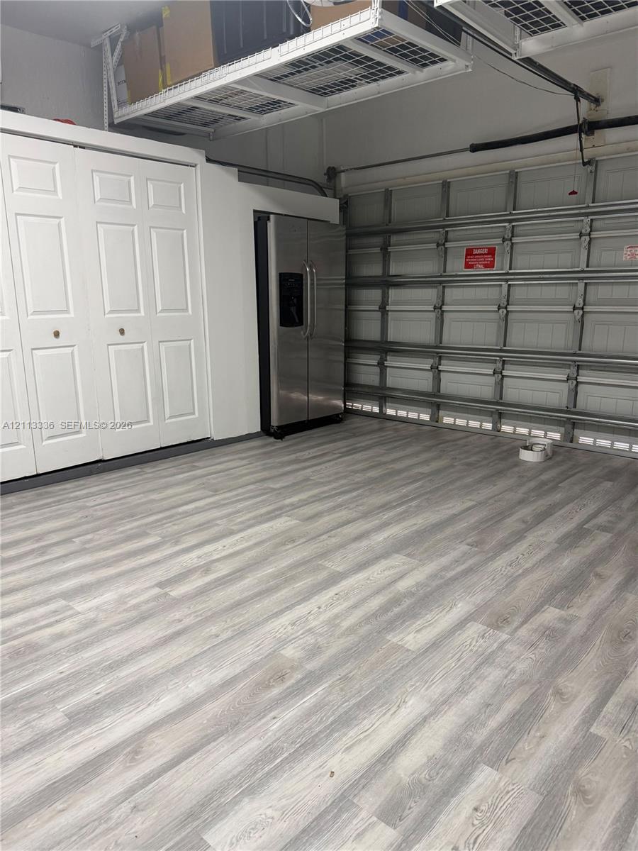Ver detalles 15461 3 / 3 1906 sq. ft. $ 2026-10-26 0 foto