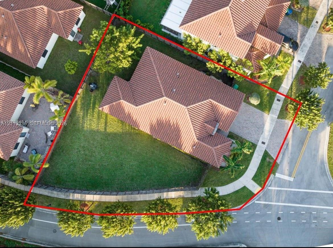 Ver detalles 15461 3 / 3 1906 sq. ft. $ 2026-10-26 0 foto