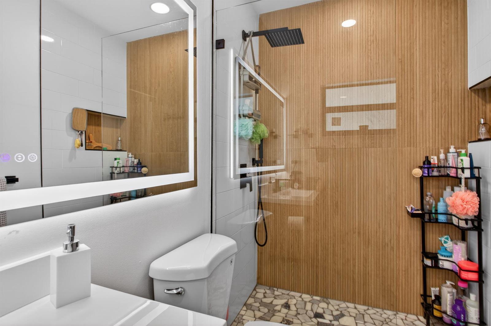 Ver detalles 1 / 0 658 sq. ft. $ 2026-10-28 0 foto