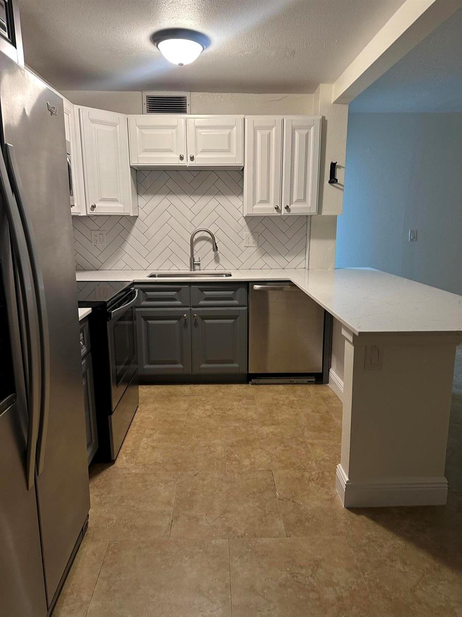 Ver detalles 1 / 0 658 sq. ft. $ 2026-10-28 0 foto
