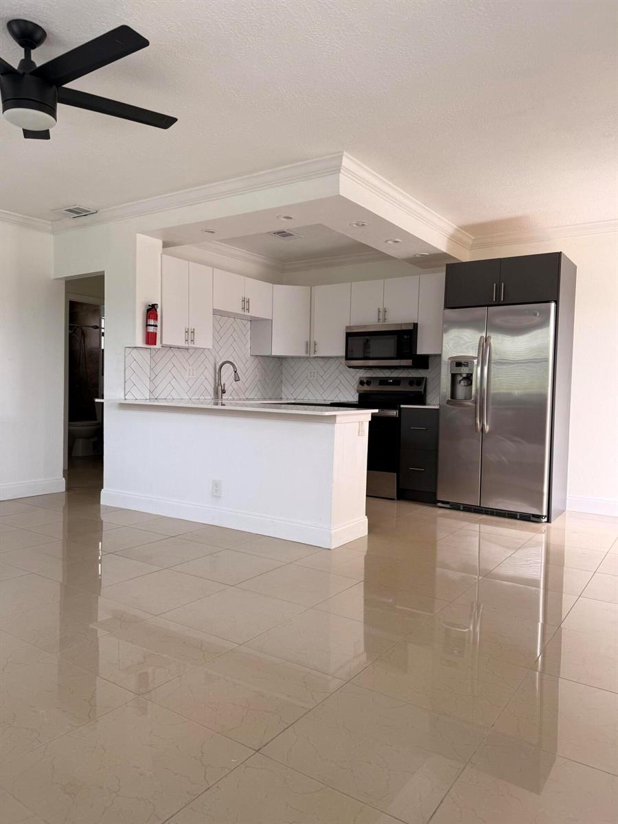 Ver detalles 1 / 0 658 sq. ft. $ 2026-10-28 0 foto