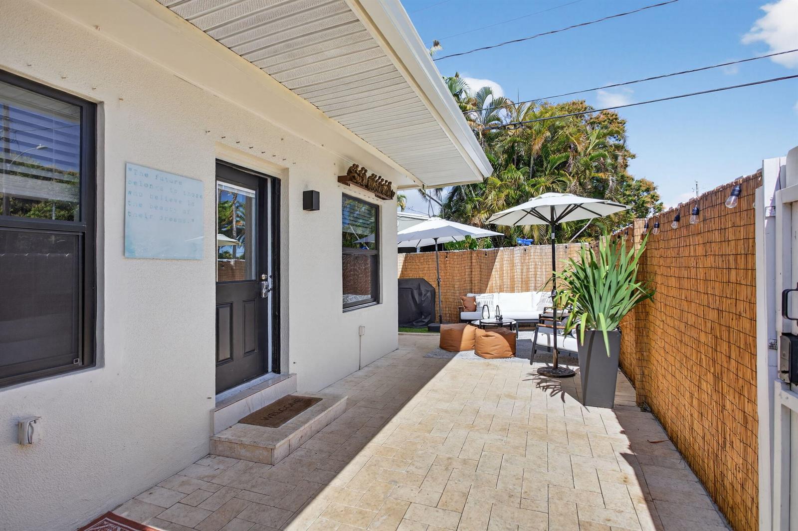 Ver detalles 1 / 0 658 sq. ft. $ 2026-10-28 0 foto