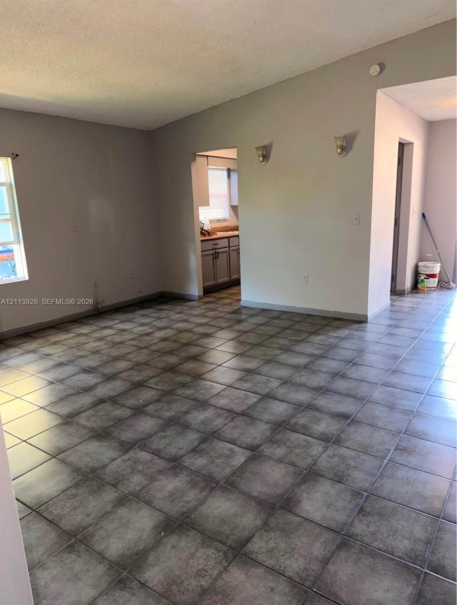 Ver detalles / 2006 sq. ft. $ 2026-10-27 0 foto