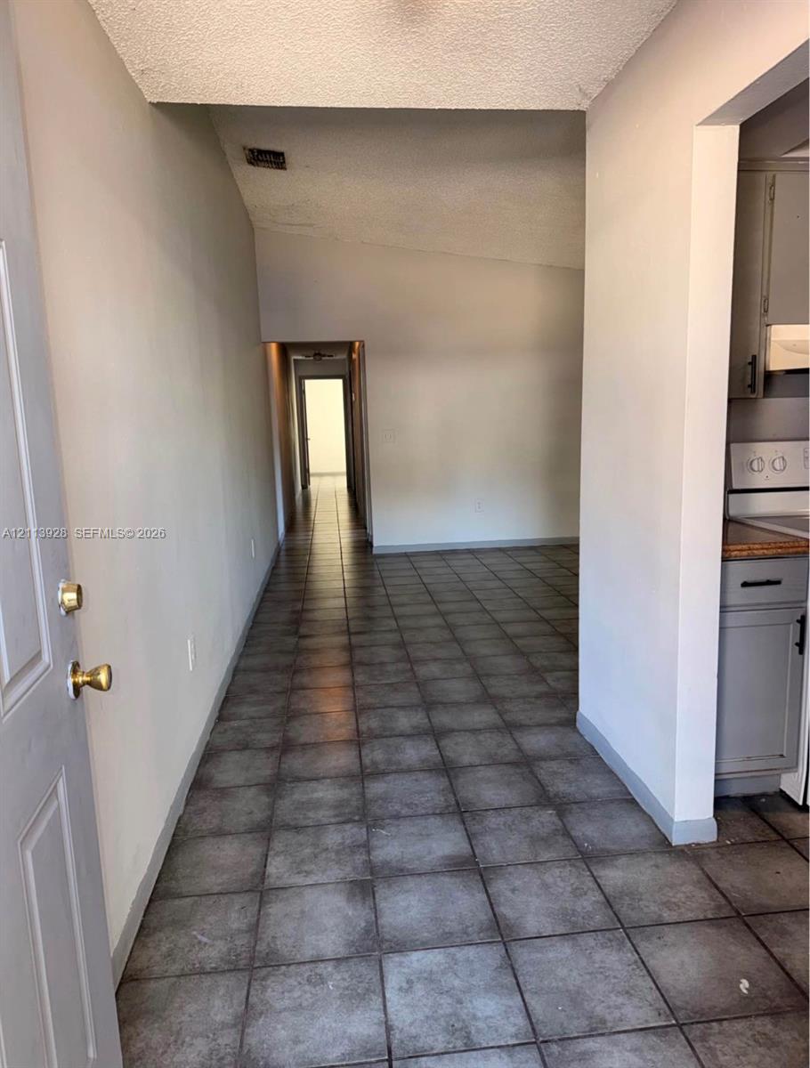 Ver detalles / 2006 sq. ft. $ 2026-10-27 0 foto