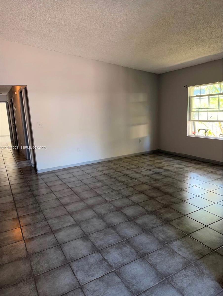 Ver detalles / 2006 sq. ft. $ 2026-10-27 0 foto