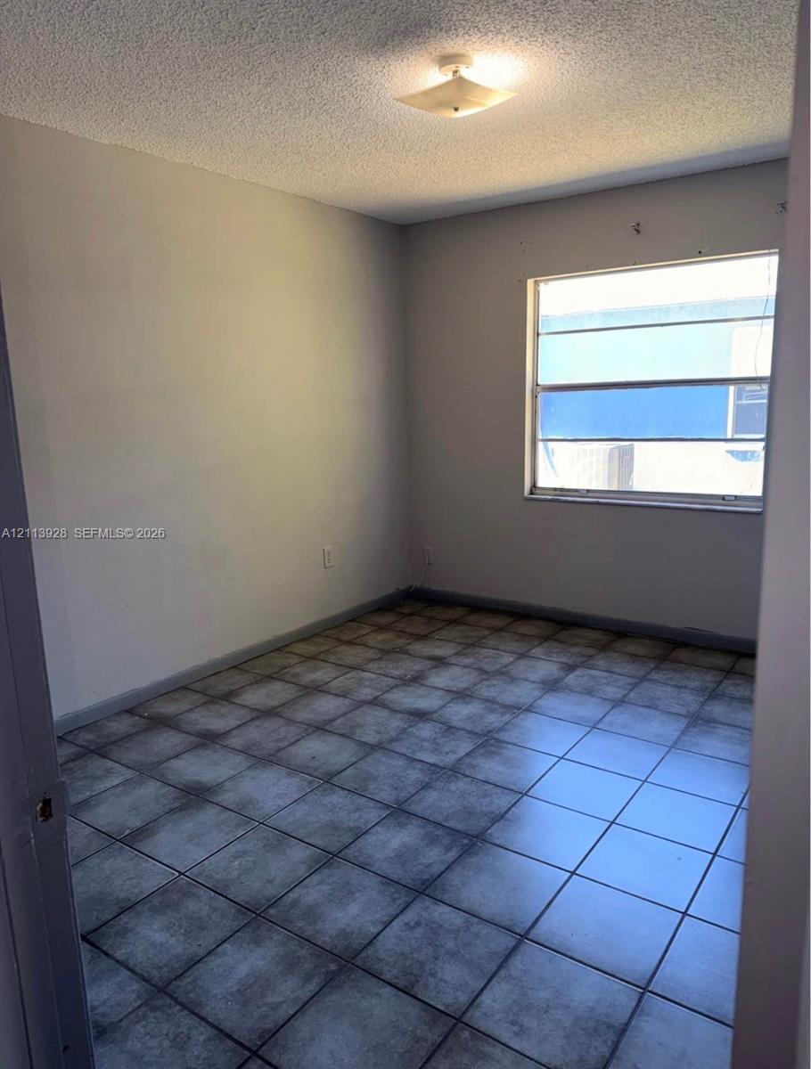 Ver detalles / 2006 sq. ft. $ 2026-10-27 0 foto