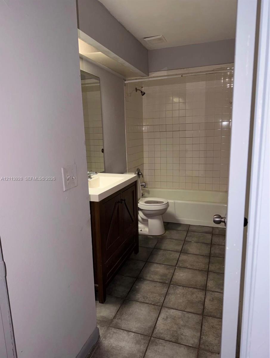 Ver detalles / 2006 sq. ft. $ 2026-10-27 0 foto