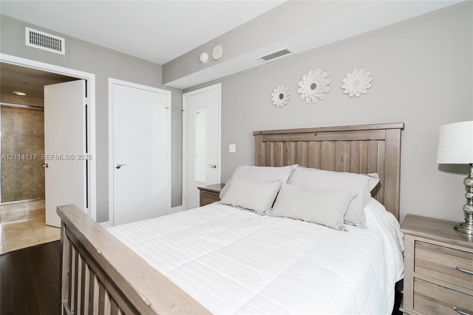 4008 3 / 3 1571 sq. ft. $ 2026-10-28 0 foto