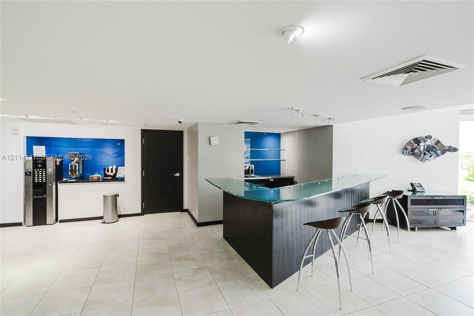 4008 3 / 3 1571 sq. ft. $ 2026-10-28 0 foto