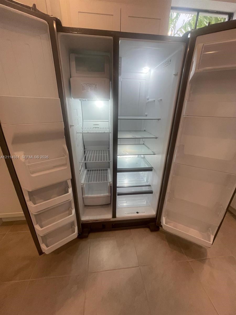 Ver detalles 457 3 / 3 1456 sq. ft. $ 2026-10-28 0 foto