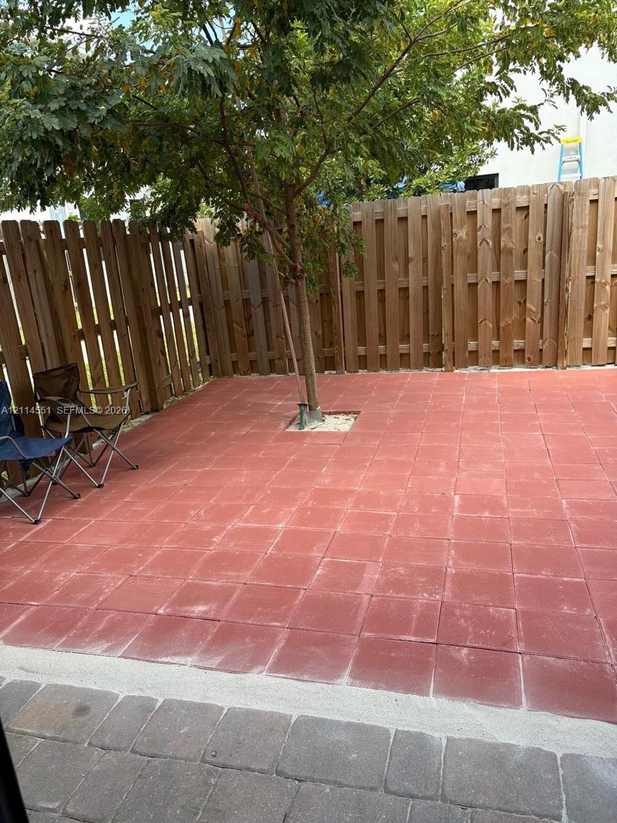Ver detalles 457 3 / 3 1456 sq. ft. $ 2026-10-28 0 foto