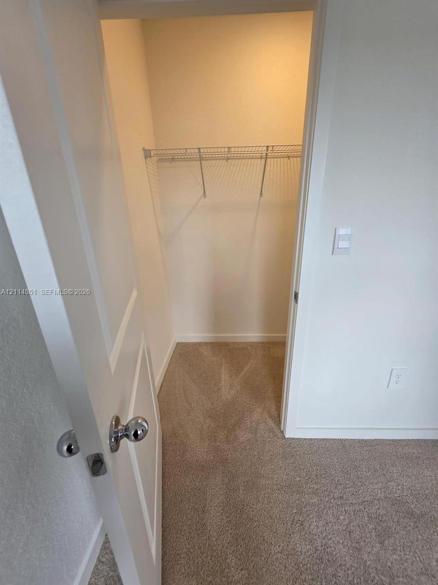 Ver detalles 457 3 / 3 1456 sq. ft. $ 2026-10-28 0 foto