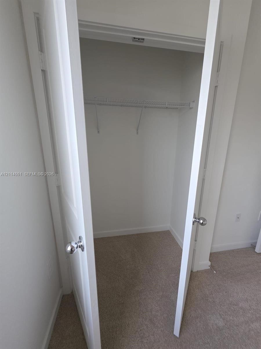 Ver detalles 457 3 / 3 1456 sq. ft. $ 2026-10-28 0 foto