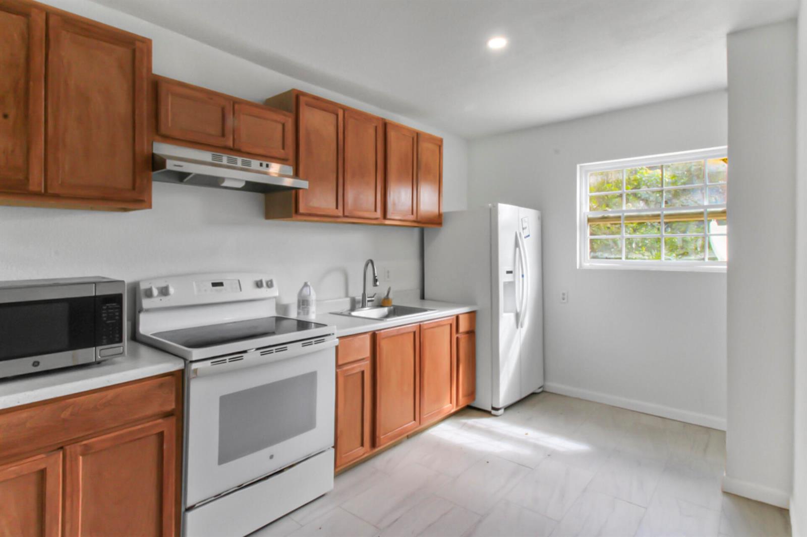   / 0 2004 sq. ft. $ 2026-10-31 0 foto