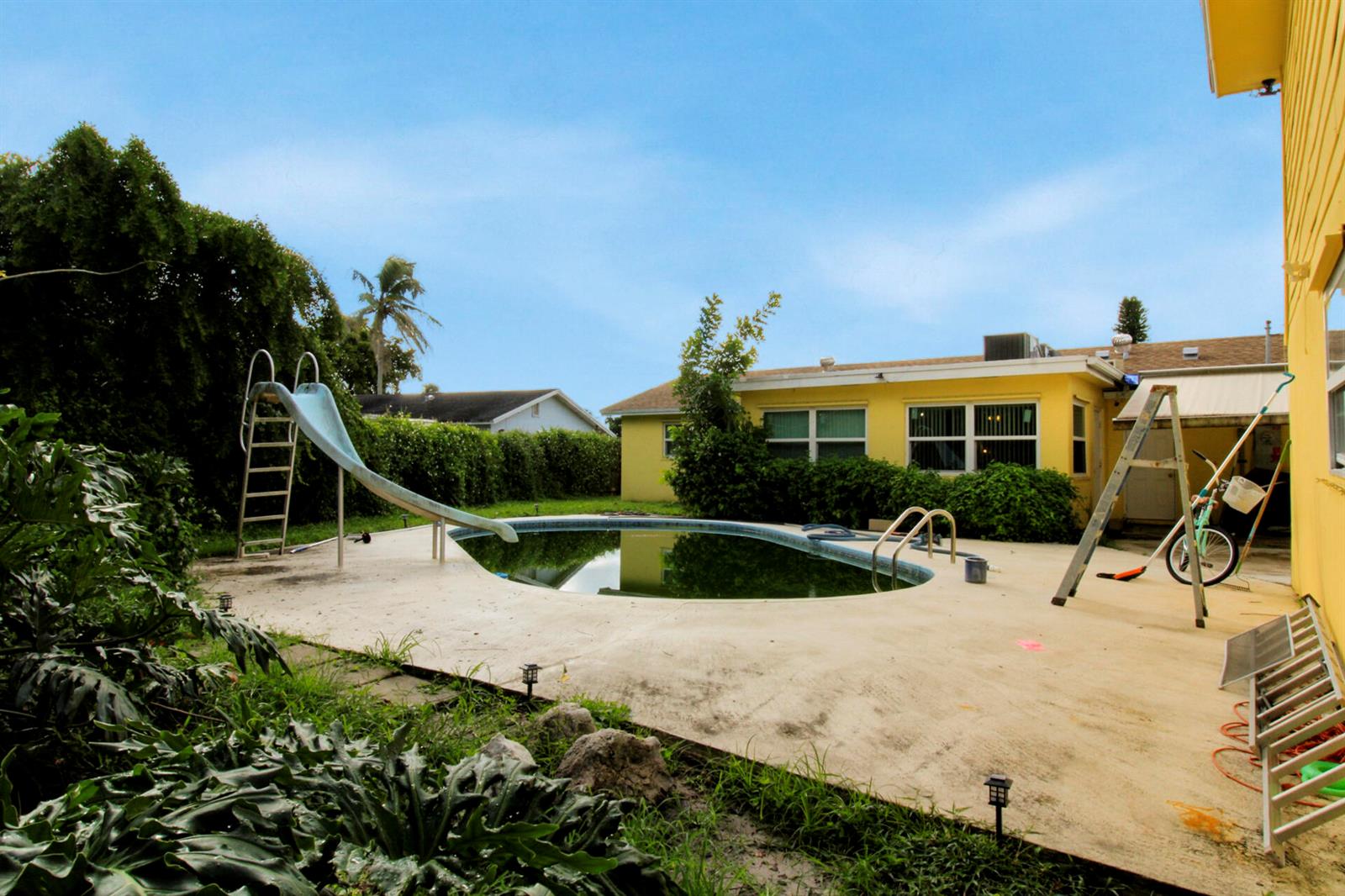   / 0 2004 sq. ft. $ 2026-10-31 0 foto