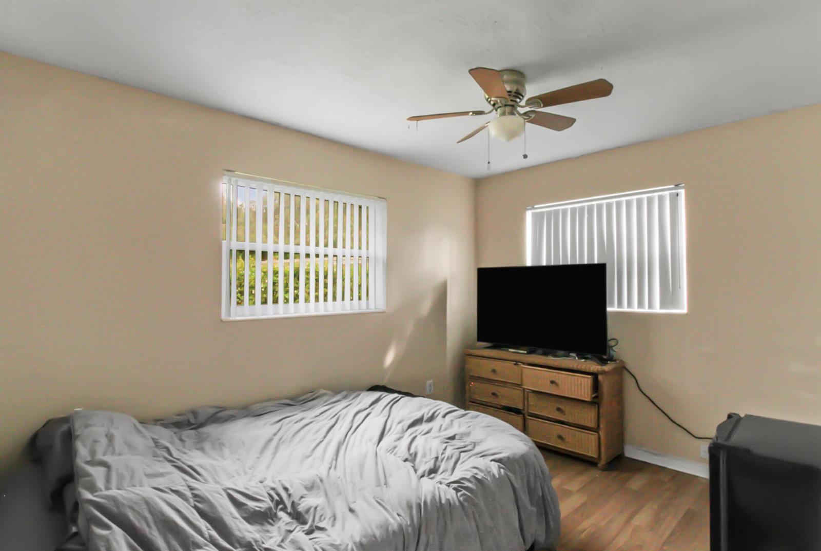   / 0 2004 sq. ft. $ 2026-10-31 0 foto
