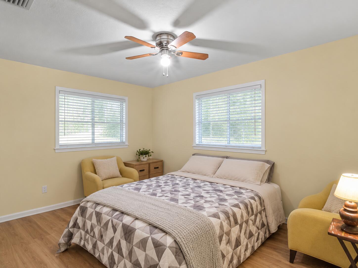   / 0 2004 sq. ft. $ 2026-10-31 0 foto