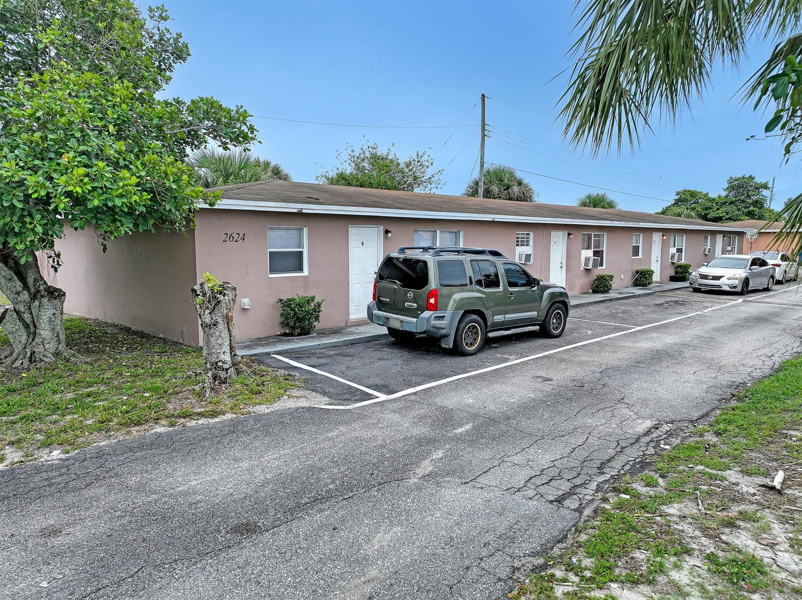 M  / 0 3024 sq. ft. $ 2026-10-31 0 foto