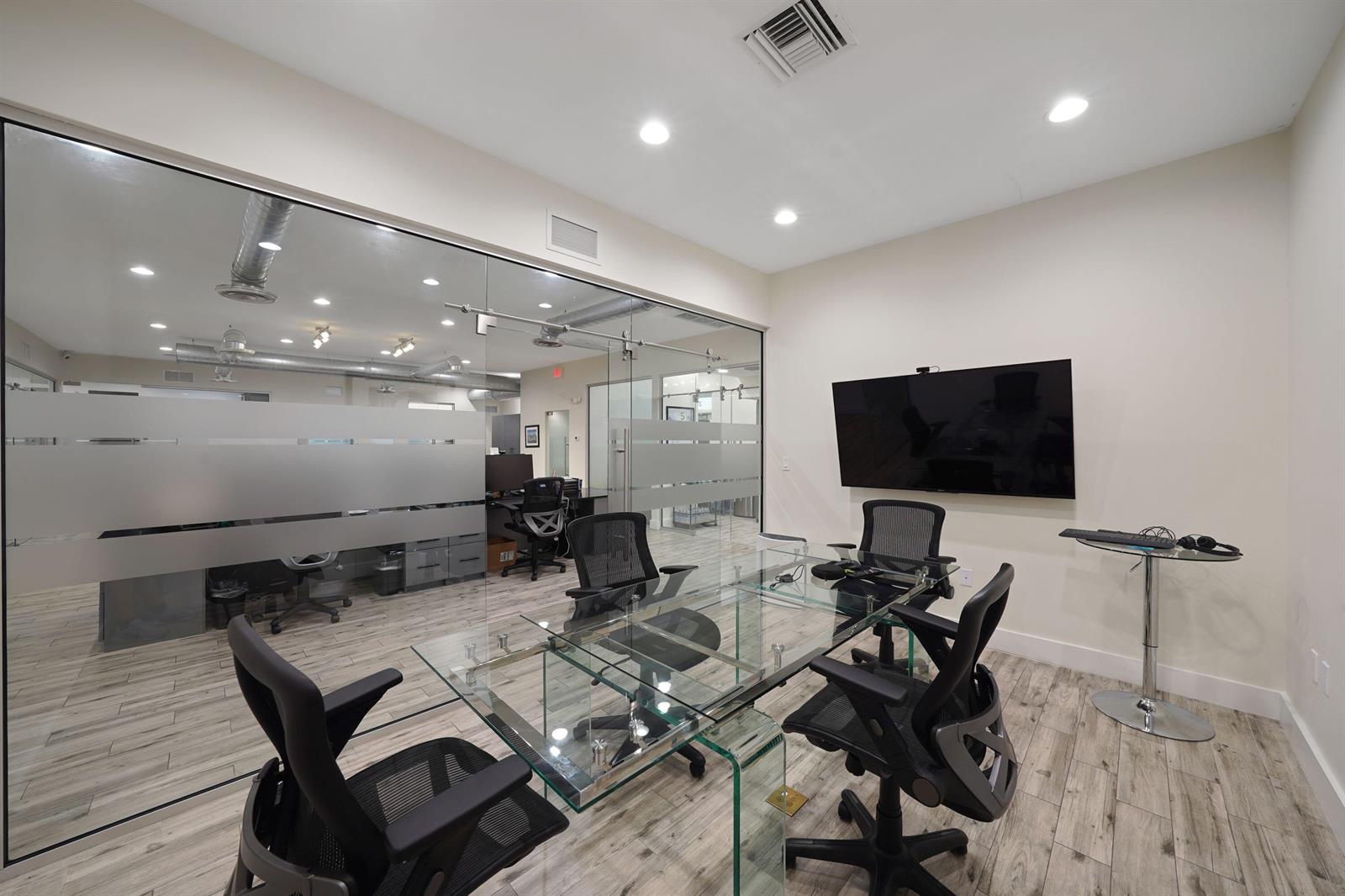 See details 202-205 / 0 sq. ft. $ 2026-10-31 0 Photo
