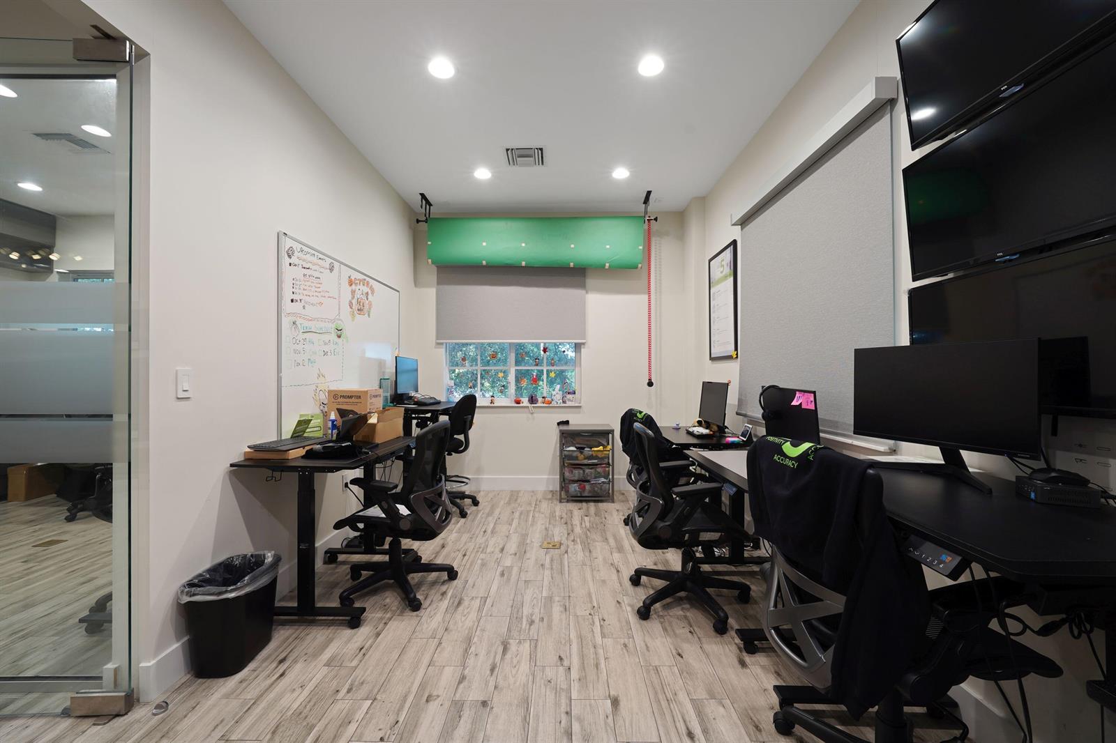 See details 202-205 / 0 sq. ft. $ 2026-10-31 0 Photo