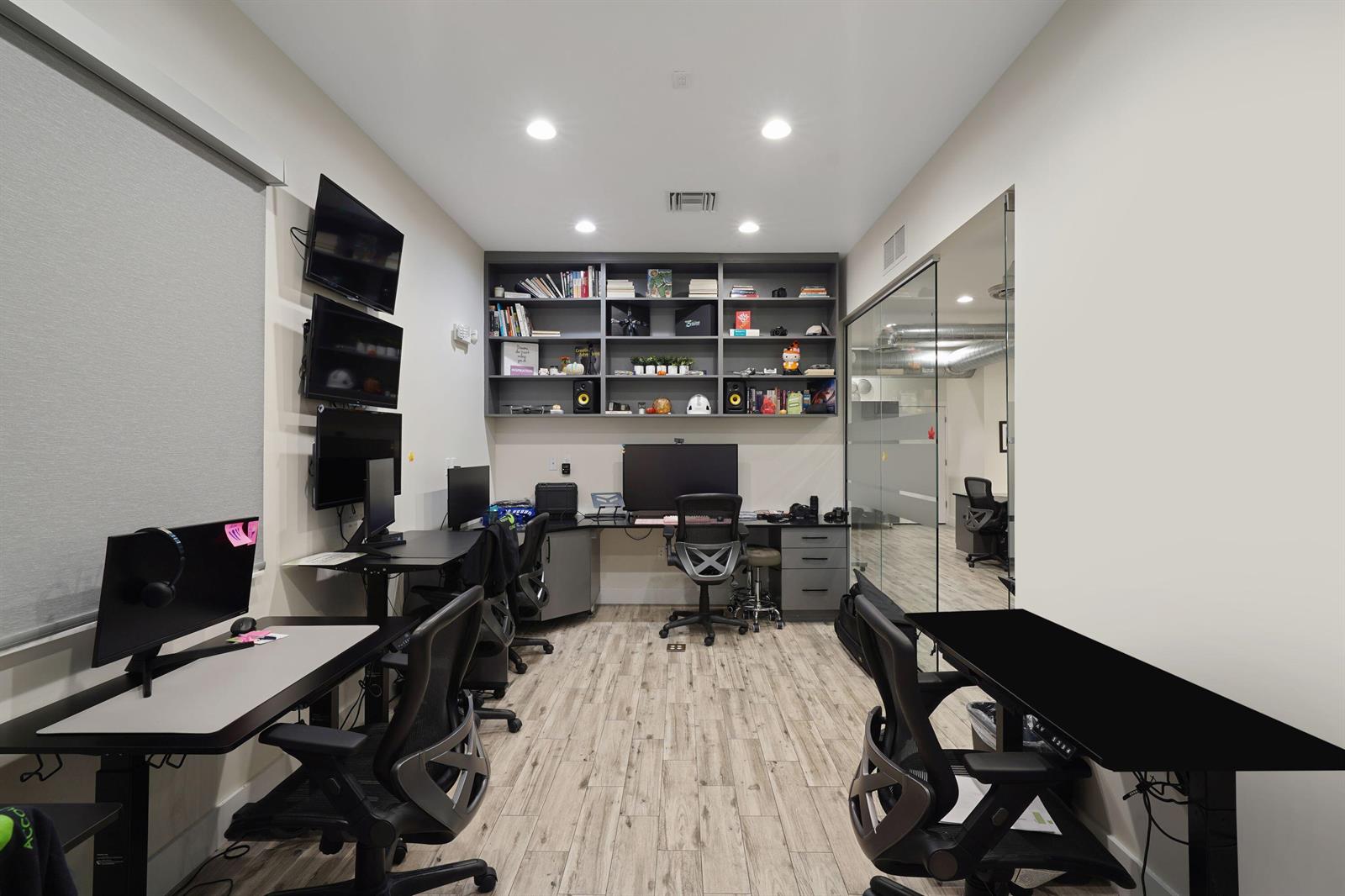 See details 202-205 / 0 sq. ft. $ 2026-10-31 0 Photo