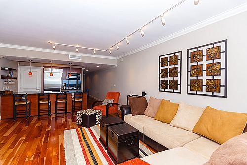 See details 4910 2 / 2 1337 sq. ft. $ 2020-10-22 0 Photo