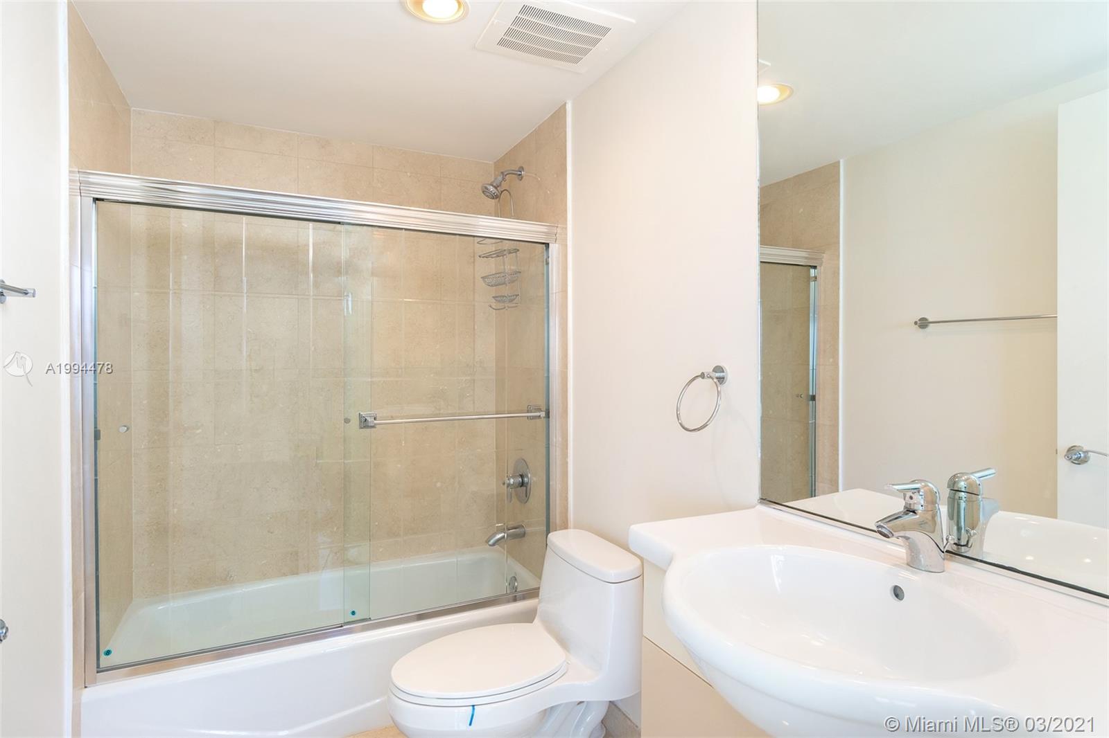 Ver detalles 3002 2 / 3 2065 sq. ft. $ 2021-03-15 0 foto